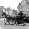 th_18844_Brugge-rondleidingmetkoetsenpaar2(zwartwit).jpg